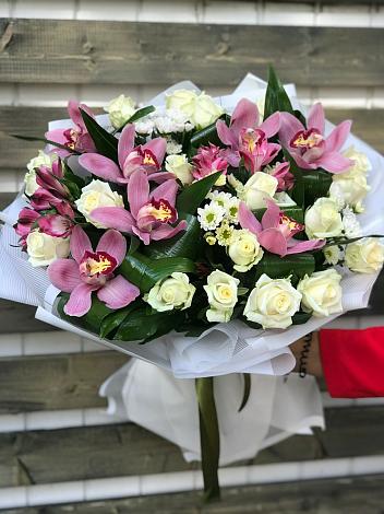 Букет цветов из: Розы и Хризантемы в Долгое Ледово