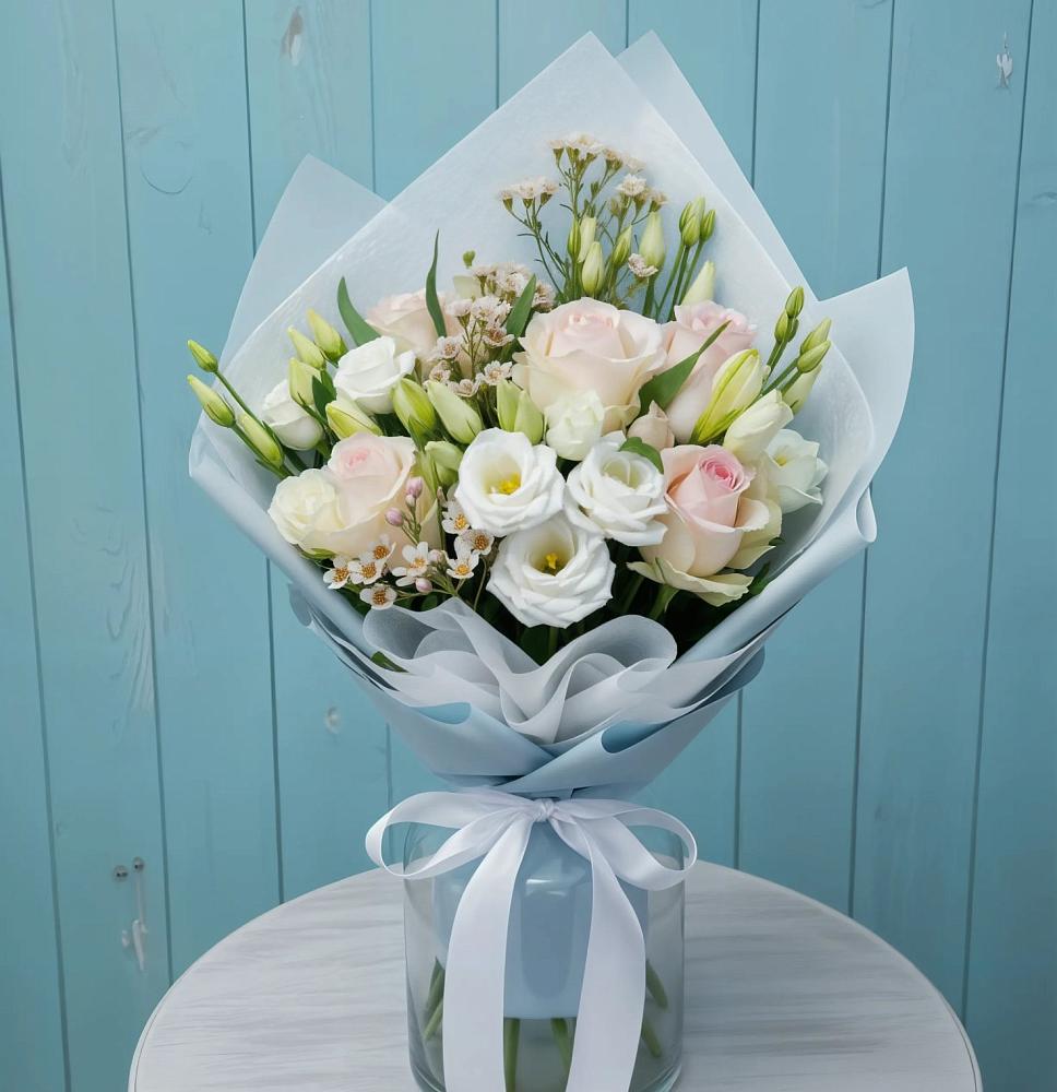 Букет цветов из: Розы и Лизиантусы в Долгое Ледово