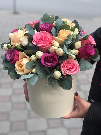 Цветочная композиция из Розы в шляпной коробке в Долгое Ледово