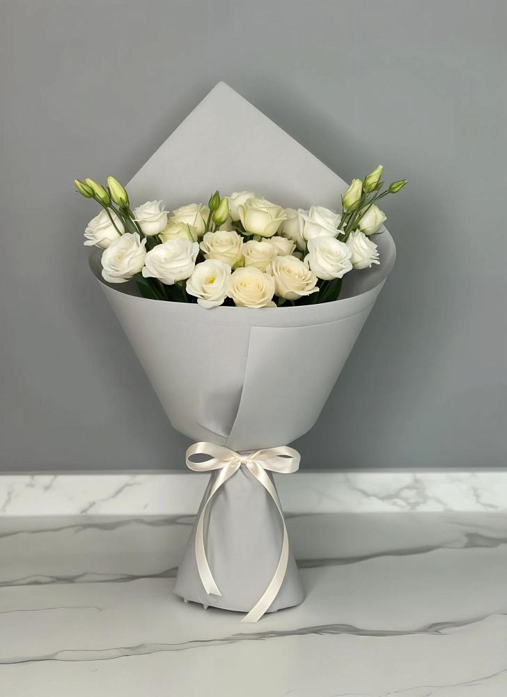 Букет цветов из: Розы и Лизиантусы в Долгое Ледово