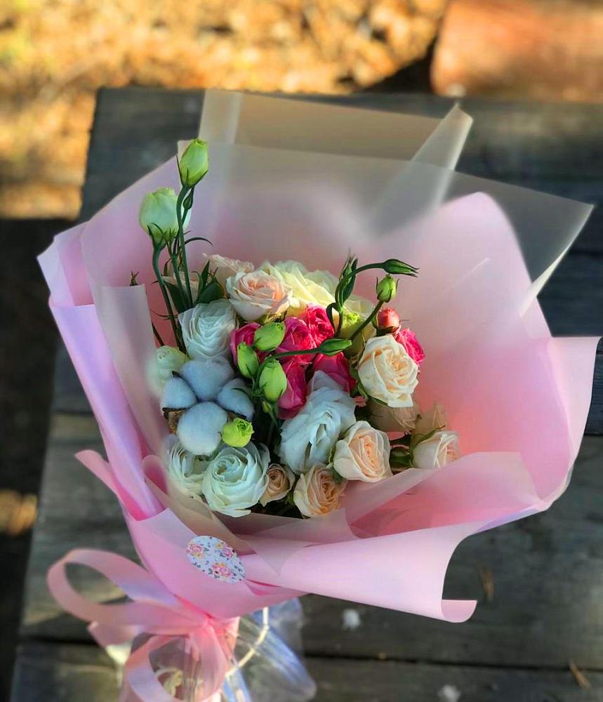 Букет цветов из: Розы и Лизиантусы в Долгое Ледово