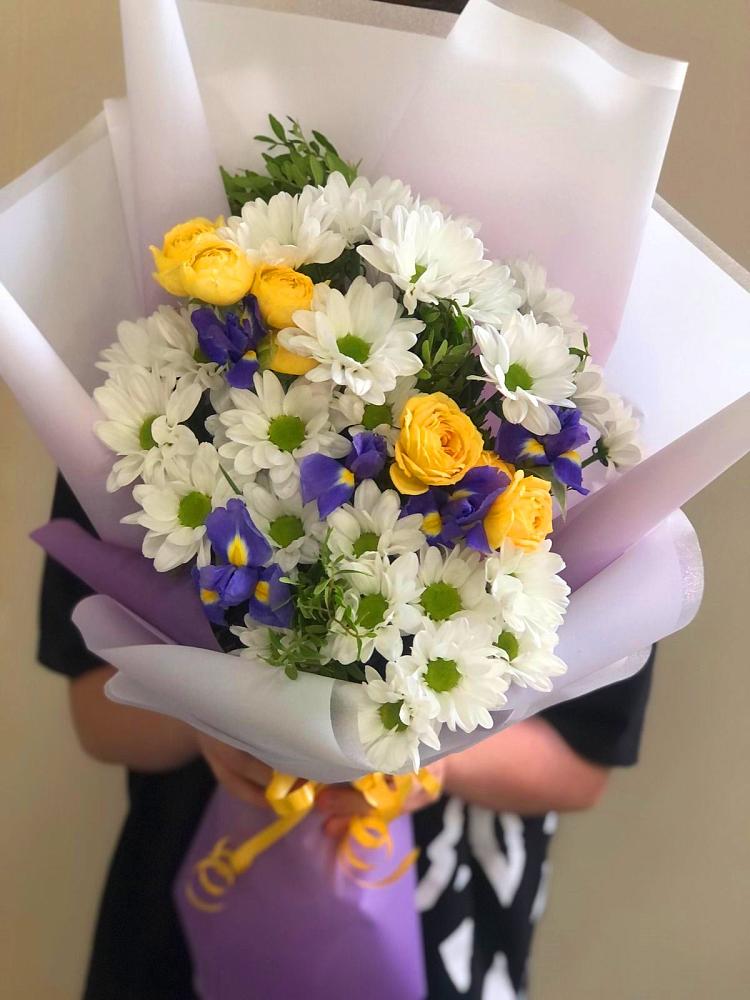 Букет цветов из: Ирисы, Хризантемы и Розы в Долгое Ледово