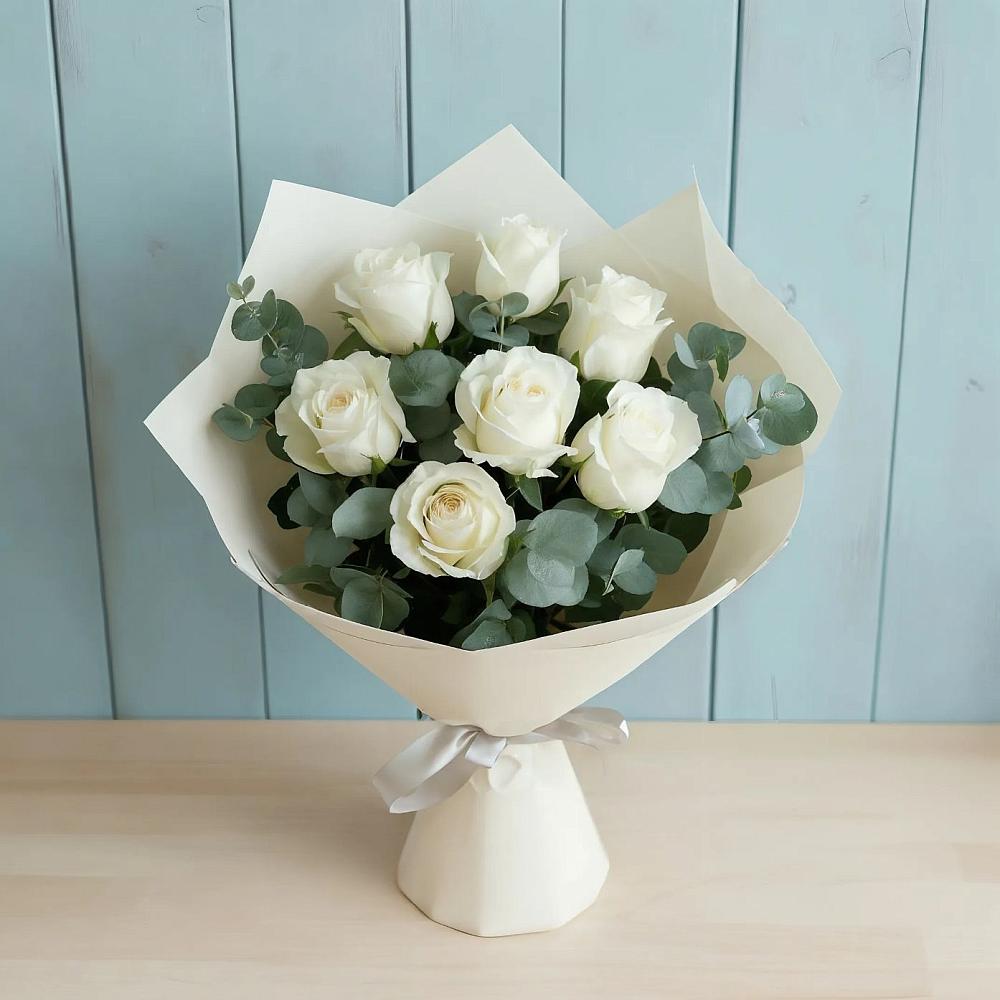 Букет Белые розы в Эвкалипте в Долгое Ледово