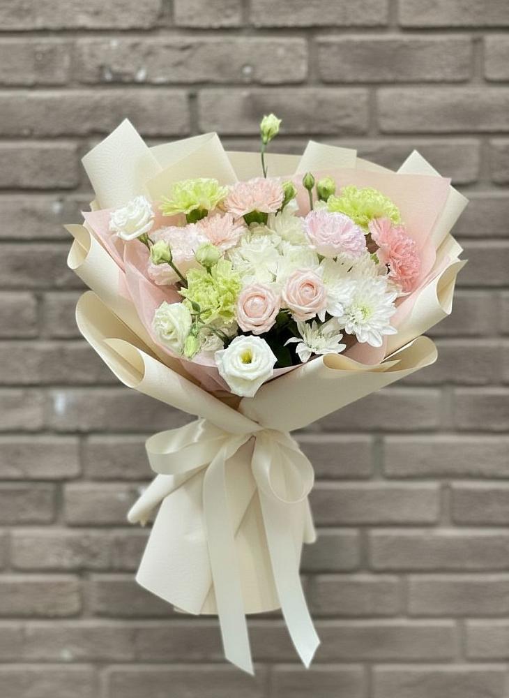 Букет цветов из: Гвоздики, Розы, Лизиантусы и Хризантемы в Долгое Ледово