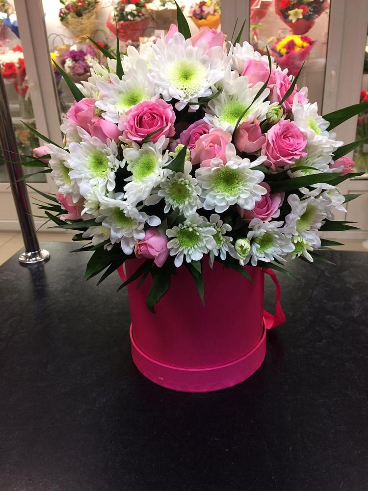 Цветочная композиция из Розы и Хризантемы в шляпной коробке в Долгое Ледово