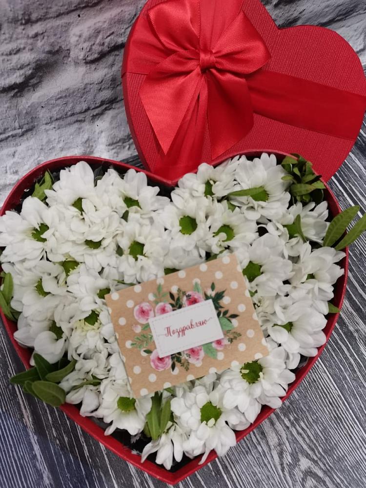 Цветочная композиция из Хризантемы в виде сердца в Долгое Ледово