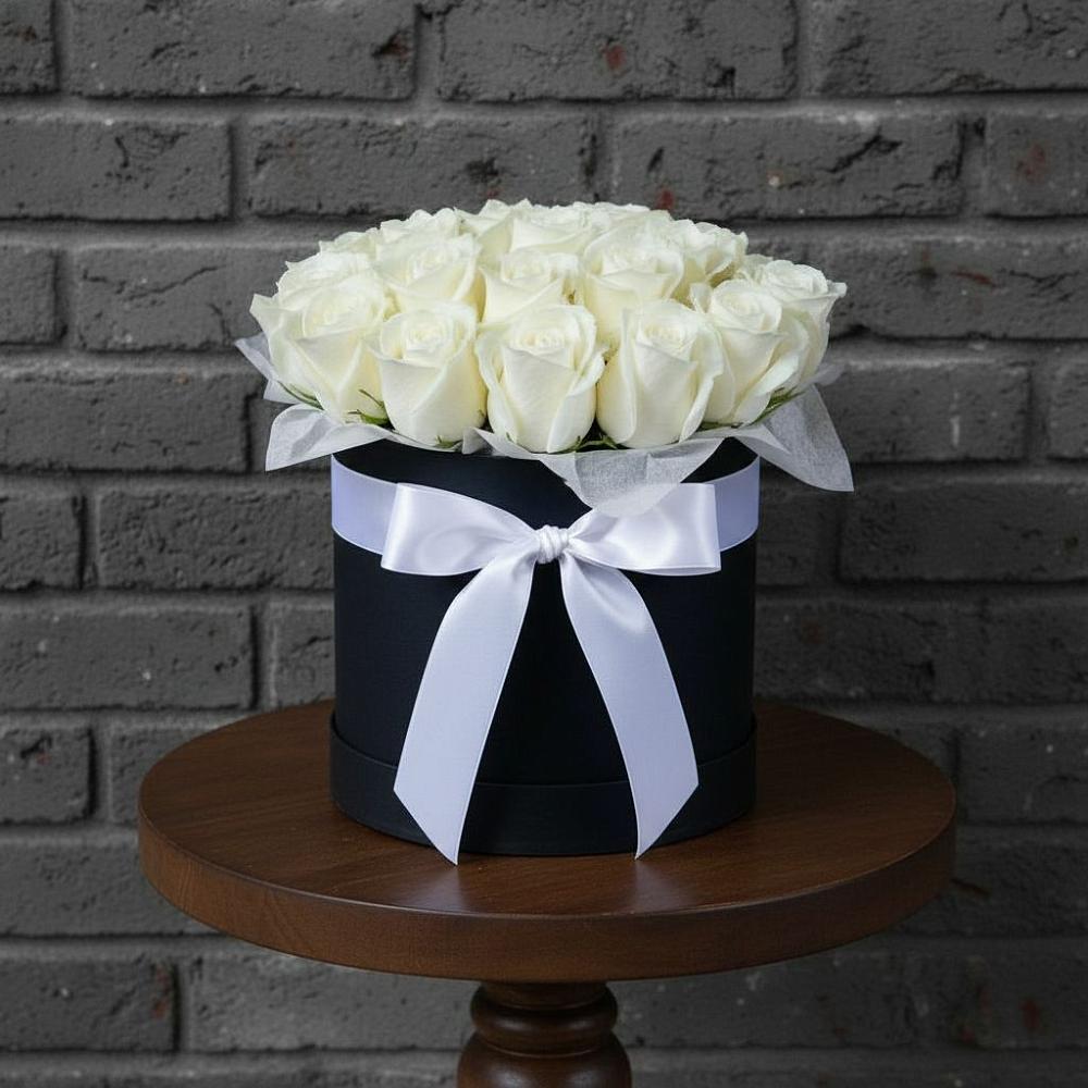 Цветочная композиция из Розы в шляпной коробке в Долгое Ледово