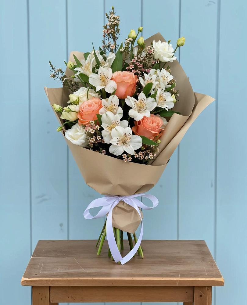 Букет цветов из: Альстромерии, Лизиантусы, Розы и Хризантемы в Долгое Ледово