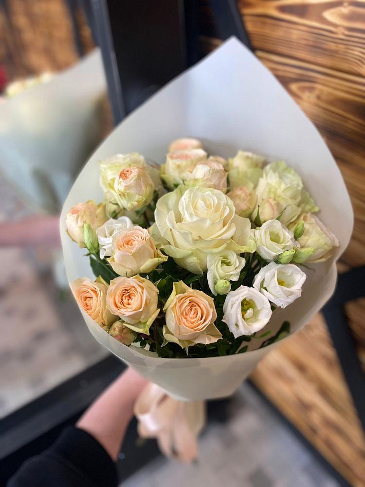 Букет цветов из: Розы и Лизиантусы в Долгое Ледово